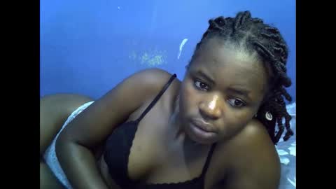 Snapshot of merlin_queen chatting on 12-19-25, 05:14 merlin_queen online show from 12-19-25, 05:14