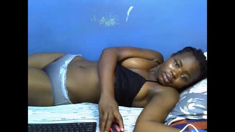 Snapshot of merlin_queen chatting on 12-19-25, 05:53 merlin_queen online show from 12-19-25, 05:53