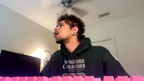 Snapshot of merlinharriss chatting on 02-17-25, 03:31 Merlinz Magic online show from 02-17-25, 03:31