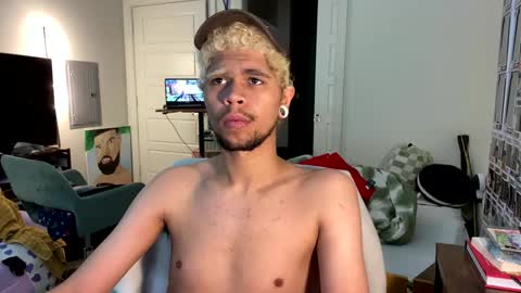 Snapshot of merlinharriss chatting on 02-20-25, 05:07 Merlinz Magic online show from 02-20-25, 05:07