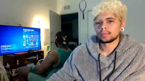 Snapshot of merlinharriss chatting on 02-26-25, 03:52 Merlinz Magic online show from 02-26-25, 03:52