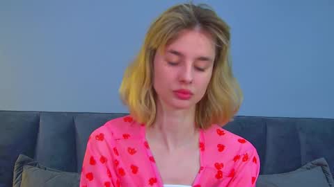 Snapshot of merlinmeyer chatting on 02-05-26, 06:29 Merlin online show from 02-05-26, 06:29