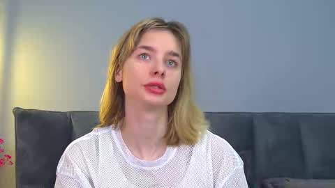 Snapshot of merlinmeyer chatting on 02-08-26, 06:17 Merlin online show from 02-08-26, 06:17