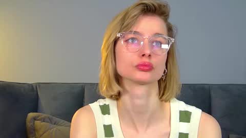 Snapshot of merlinmeyer chatting on 02-22-26, 06:24 Merlin online show from 02-22-26, 06:24