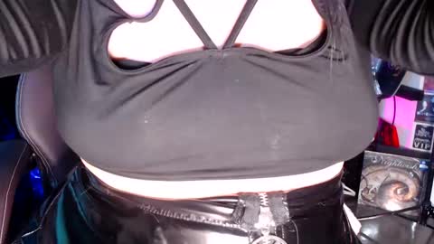 Snapshot of metalpocahotass chatting on 01-31-25, 06:46 MetalPocahotass online show from 01-31-25, 06:46