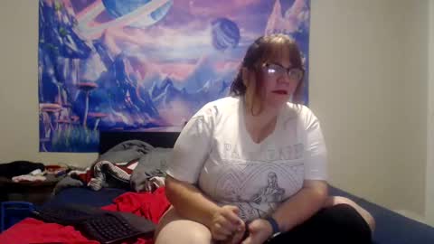 Snapshot of metalshop chatting on 12-17-24, 04:23 Mommy Jaxx online show from 12-17-24, 04:23