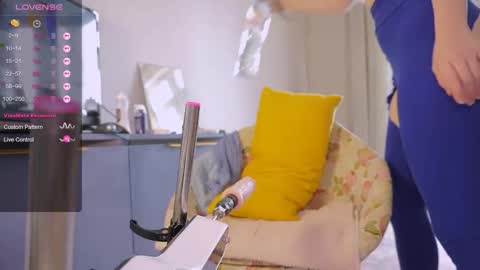 Stella online show from 09-10-25, 08:25