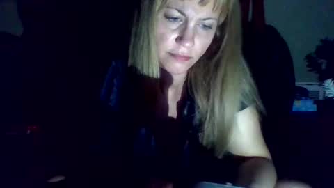 Snapshot of mezzy69 chatting on 10-27-25, 08:40 mezzy69 online show from 10-27-25, 08:40