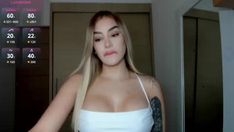 Snapshot of mi_suk1 chatting on 10-25-25, 07:30 mi suk1 online show from 10-25-25, 07:30