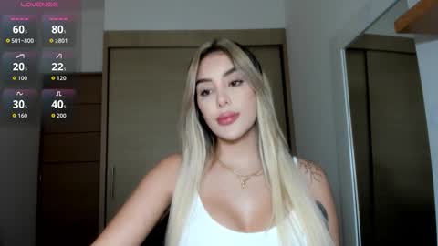 Snapshot of mi_suk1 chatting on 11-21-25, 08:40 mi suk1 online show from 11-21-25, 08:40