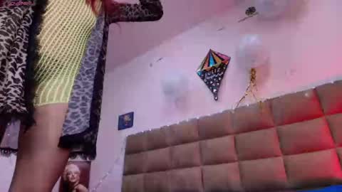 Snapshot of mia_0_ chatting on 10-06-25, 07:33 Emi online show from 10-06-25, 07:33