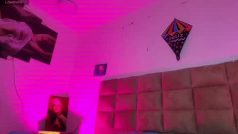 Snapshot of mia_0_ chatting on 10-09-25, 07:23 Emi online show from 10-09-25, 07:23