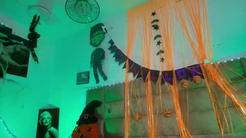 Snapshot of mia_0_ chatting on 10-17-25, 07:27 Emi online show from 10-17-25, 07:27