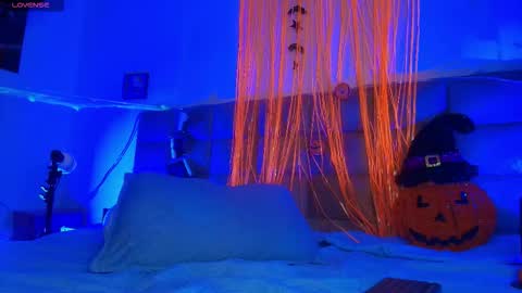 Snapshot of mia_0_ chatting on 10-23-25, 07:23 Emi online show from 10-23-25, 07:23