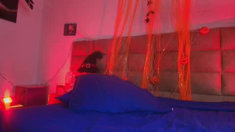 Snapshot of mia_0_ chatting on 10-27-25, 07:29 Emi online show from 10-27-25, 07:29