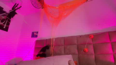 Snapshot of mia_0_ chatting on 10-30-25, 07:14 Emi online show from 10-30-25, 07:14