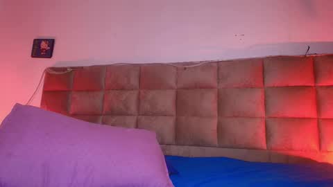 Snapshot of mia_0_ chatting on 11-04-25, 07:24 Emi online show from 11-04-25, 07:24