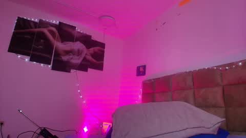 Snapshot of mia_0_ chatting on 11-05-25, 07:25 Emi online show from 11-05-25, 07:25