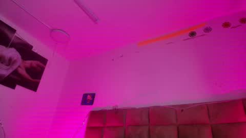 Snapshot of mia_0_ chatting on 11-07-25, 07:25 Emi online show from 11-07-25, 07:25