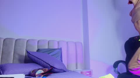 Snapshot of mia_0_ chatting on 11-13-25, 07:24 Emi online show from 11-13-25, 07:24