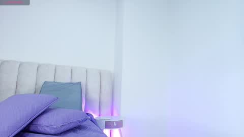 Snapshot of mia_0_ chatting on 11-15-25, 07:21 Emi online show from 11-15-25, 07:21