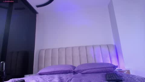 Snapshot of mia_0_ chatting on 11-20-25, 07:35 Emi online show from 11-20-25, 07:35