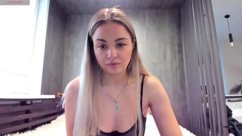 Mia online show from 11-13-25, 03:05