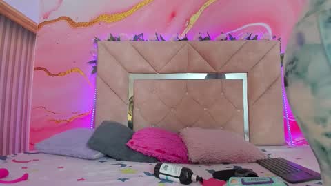 mia__blaze_ online show from 01-12-26, 03:01