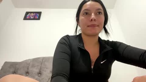 Mia  online show from 11-21-25, 03:05