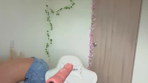 Mia adams  online show from 10-15-25, 09:48