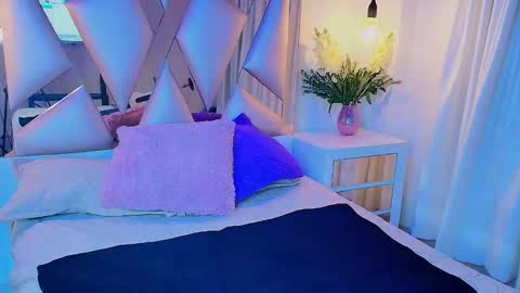 Mia online show from 10-19-25, 05:08