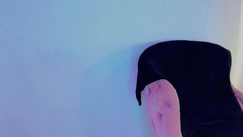 Mia online show from 10-25-25, 05:48