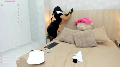 Snapshot of mia_aristizabal chatting on 10-30-25, 11:33 Mia Aristizabal online show from 10-30-25, 11:33