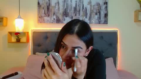 M I A  A Y R A online show from 01-07-26, 04:31