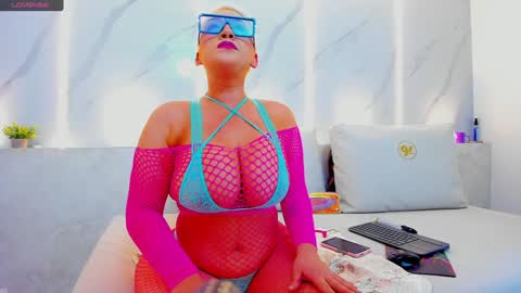 Mia  online show from 12-29-24, 11:40