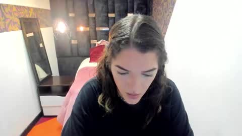 MIA CARTER online show from 10-28-25, 07:49