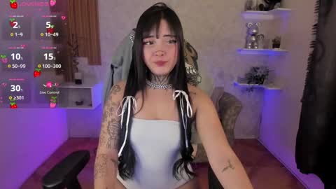 Mia online show from 02-19-25, 07:17
