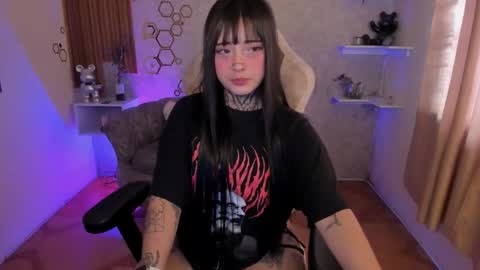 Mia online show from 11-15-25, 05:09