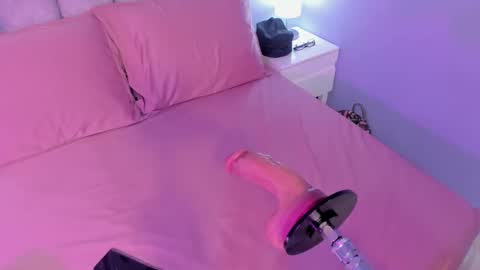mia online show from 10-01-25, 11:27