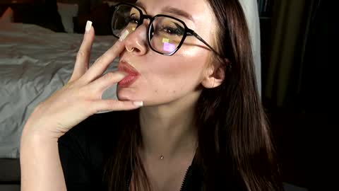 Snapshot of mia_cloudy chatting on 01-09-25, 02:07 Mia and friends online show from 01-09-25, 02:07