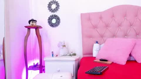 Mia online show from 01-09-26, 05:04