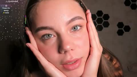 Mia  next stream Thursday 1400 UTC1 Friday 1400 UTC1 online show from 11-12-25, 02:39