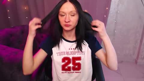 Mia online show from 02-03-26, 02:53