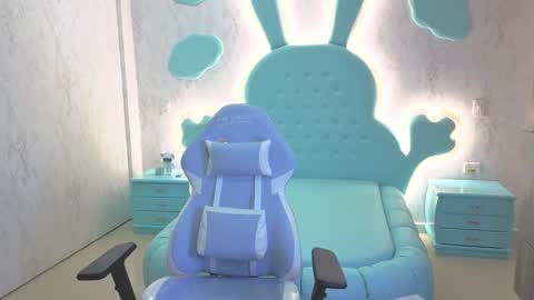 Mia Cuttee online show from 10-12-25, 03:27