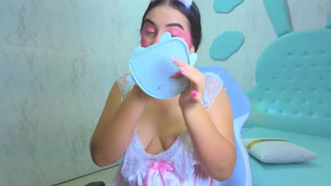 Mia Cuttee online show from 11-24-25, 03:17