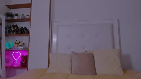 Snapshot of mia_daniellshot chatting on 03-03-25, 12:37 Sarah Luna online show from 03-03-25, 12:37