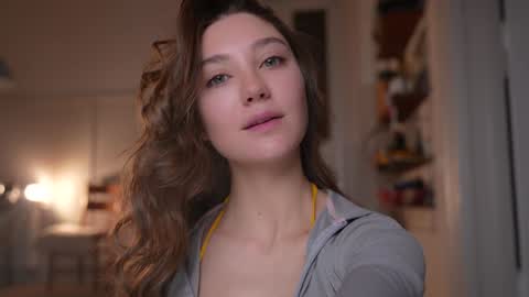 Mia online show from 10-22-25, 04:29