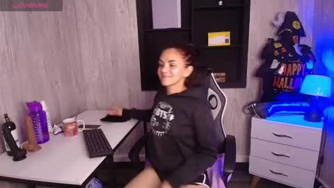 mia_esposito2 online show from 11-05-25, 03:39