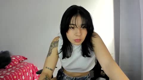 Snapshot of mia_feets chatting on 03-03-25, 03:31 Mia online show from 03-03-25, 03:31