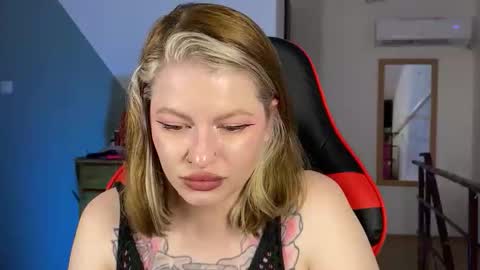 Mia online show from 09-19-25, 03:24